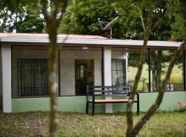 Fergust Family Studio Monteverde，位于Sierra的酒店