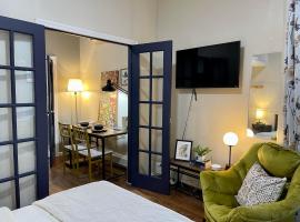 Cozy Studio Staycation - Brooklyn close to Train stations，位于布鲁克林的酒店