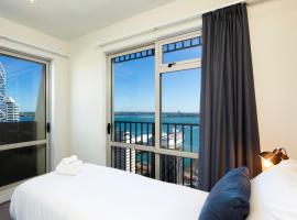 Auckland Harbour Suites，位于奥克兰的酒店
