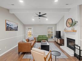 Renovated, Dog Friendly, Fenced Yard, Game RM，位于多森的酒店