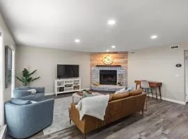 Renovated Townhome With Sunroom