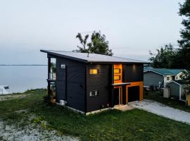 Casa Luna Chic Lakehouse BBQ Game Room LakeViews，位于奥里利亚的酒店