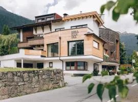 洛萨蔷薇高级酒店