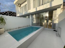 Dreamland Villas by RESIDE 3-Minute Walk to Beach，位于Bingin Beach的酒店