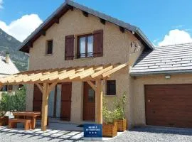 Le Pré Fleuri à Guillestre - Appartements neufs classés Meublés de Tourisme 3 étoiles - Parking privatif