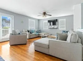 Waterfront 4BR w Dock & Kids Rec Room