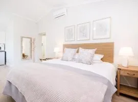 10VDW Self Catering Apartments-Newly Renovated!