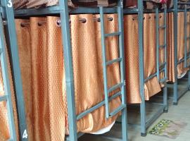 Shri mohan dham dormitory，位于范兰德凡的酒店