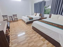 FAMILY TRANSIT HOTEL AiRPORT，位于Thach Loi的酒店