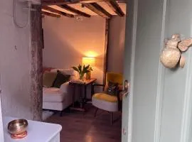 Delightful Bee Cottage, Sandwich