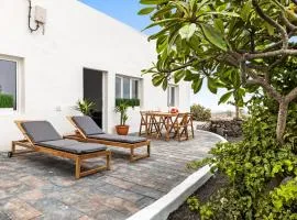 Home2Book Cozy Terrace House with Volcano Views