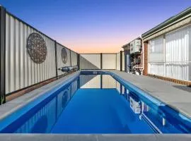 Your Tarneit Escape - 4BR Home with Pool & BBQ