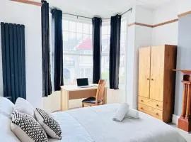 6 bed house in Uplands