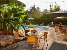 尚米特酒店，位于普里瓦的住宿