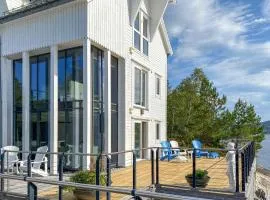 Cozy Apartment In Gurskøy With Sauna