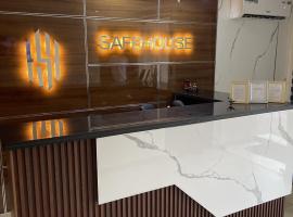 The Safehouse，位于阿奴古的酒店