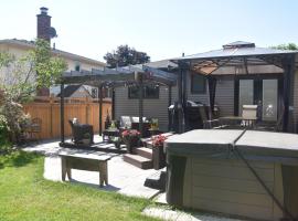 Cozy Suite with HOT TUB & Highspeed Internet，位于格里姆斯比的酒店