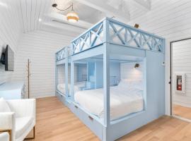 Block Island Bunk House，位于新肖雷汉姆的酒店