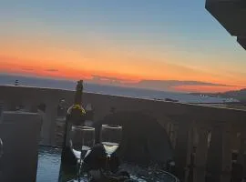 Sunset View Maisonette, Kanali