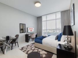 Damac Hills Studio for 2 people with Pool，位于Dubai Marina的酒店
