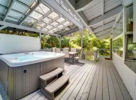 Private Hot Tub and Deck Tranquil Volcano Hideaway!