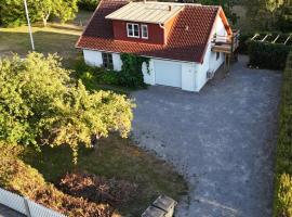 Private & Secluded Apartment in M&ouml;rrum - with Parking, Wi-Fi & Secluded Outdoor Area，位于M&ouml;rrum的自助式住宿