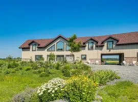 Grill Out, Play Pool: Huge Home on Lake Champlain!