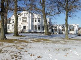 Waterfront Retreat Center，位于新罗谢尔的海滩酒店