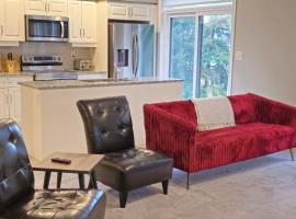 3BR Townhome Wright Dr Midland Near Little Lake，位于米德兰的酒店