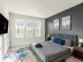 Luxe King 3BR Townhouse - Mins to Uptown CLT