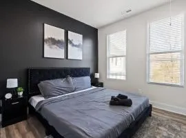 Luxe King 3BR Townhouse -Mins to Uptown CLT