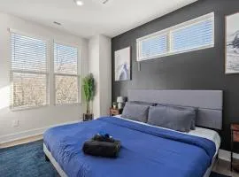 Luxe King 3BR Townhouse Mins to Uptown CLT