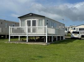 Sea Beach Bay View at Crimden Dene Holiday Park，位于哈特尔普尔的酒店