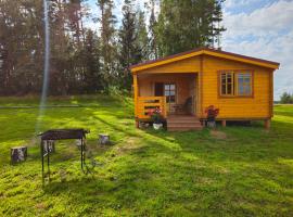 Atpūta Priedītēs - koka namiņi pie Tērvetes Dabas parka ar zirgiem, ponijiem un dabas tuvumu，位于泰尔韦泰的自助式住宿