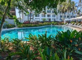 Your Perfect Getaway in Vallarta, Pool & Balcony