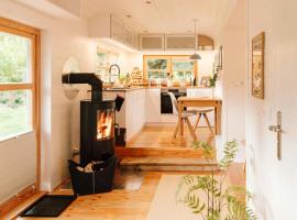 Modern Tiny House In Oldenburg Countryside，位于Drantum的酒店