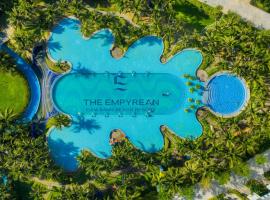 The Empyrean Cam Ranh Beach Resort，位于金兰的酒店