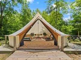 Luxury Glamping Tent with HotTub, FirePit & Heater at Red River Gorge with Wooded Views & Bath House
