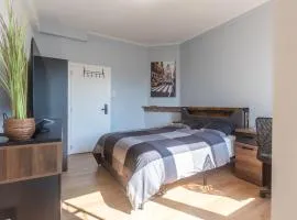 Chambre New York à Liège Moderne avec salle de bain privée spacieuse, check in autonome, 2eme etage