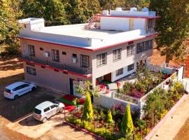 Anushree home stay, Amarkantak，位于Amarkantak的带热水浴缸的酒店