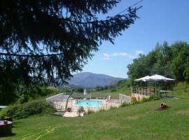 Gite/Hotel Pension Rolland，位于Saint-Vincent-les-Forts的酒店