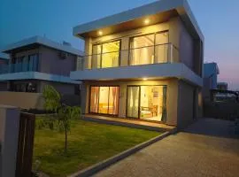 Cozy 3BHK Villa with Private Lawn in Karjat