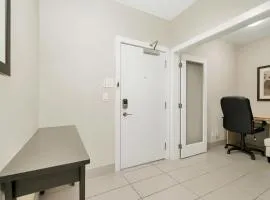 2BR Lakefront Lux Escape!