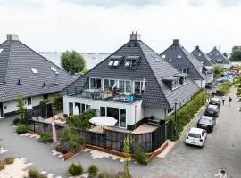 Luxury apartment near the water