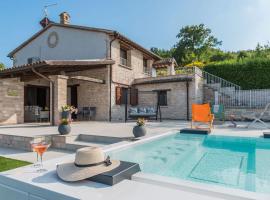 Villa Azzurra，位于佩萨罗的酒店