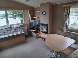 Homely, Dog Friendly Caravan At Sand Le Mere In Yorkshire Ref 71005O