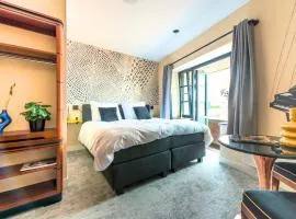 Designer Suite in Hotspot Location w Fast Wi-Fi