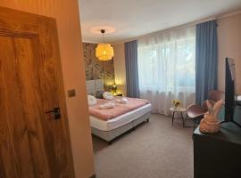 LUCAFIORI Hotel OBORY，位于Obory的酒店