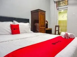 RedDoorz near Penimbangan Beach Singaraja