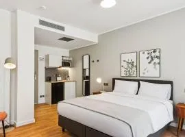 Limehome Piraeus Iris